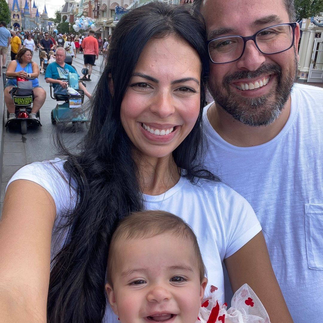 Moni Pena - 2 under 2