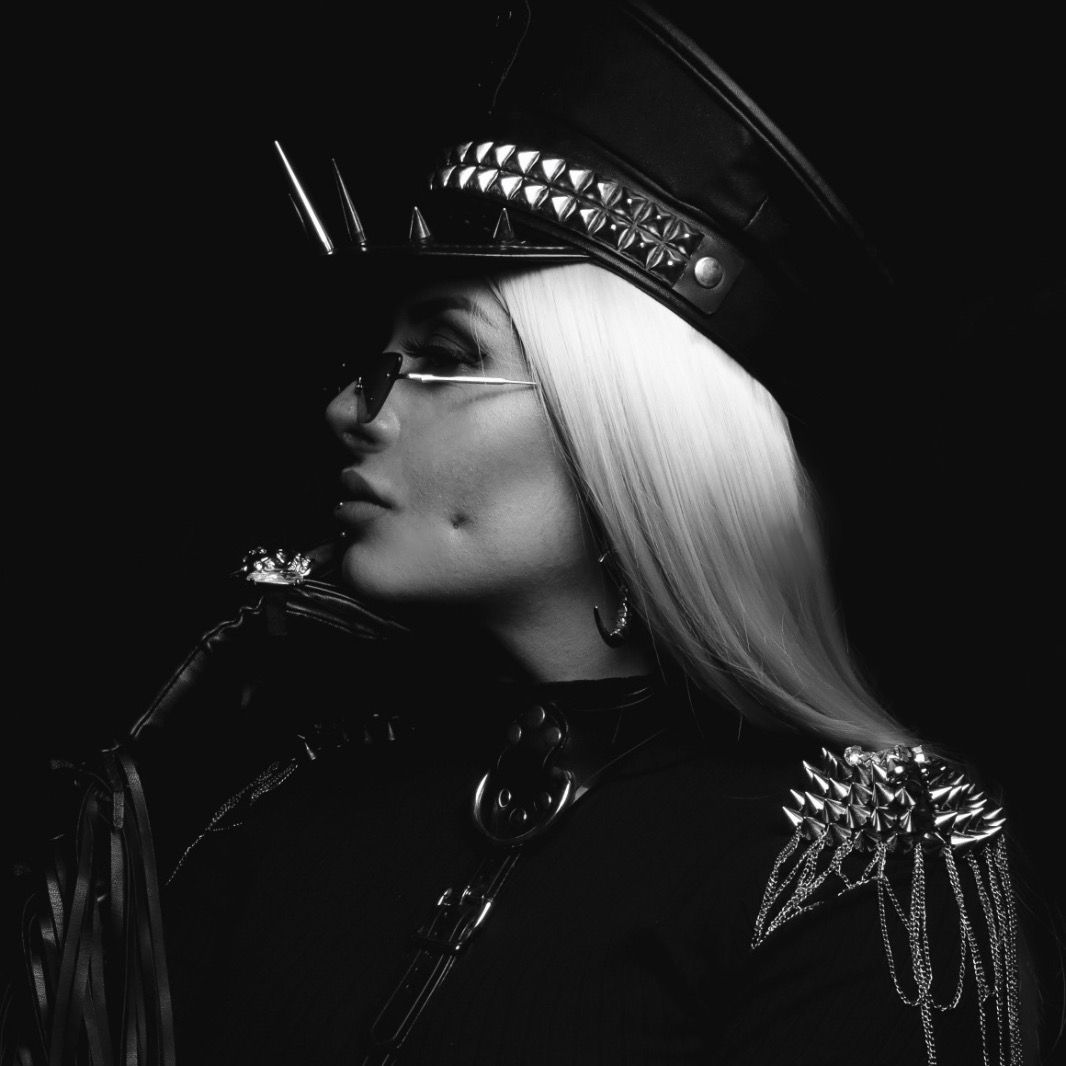 Ellezworld__👑👠💋