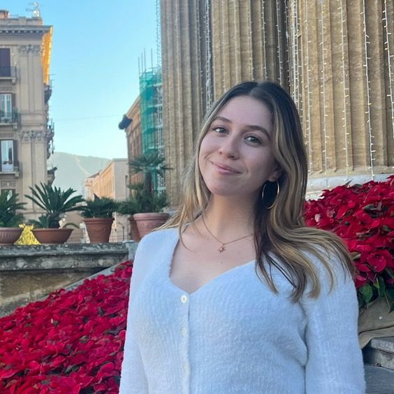 Nicole👩‍💻Career+Finance Tips